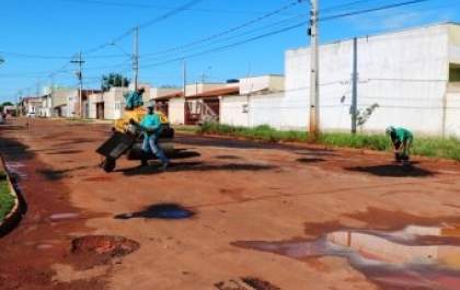 Aguardando a estiagem, Departamento de Obras trabalha intensamente para manter a malha
