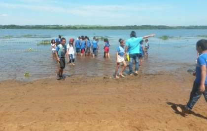 Alunos castilhenses participam da soltura de peixes em Itapura