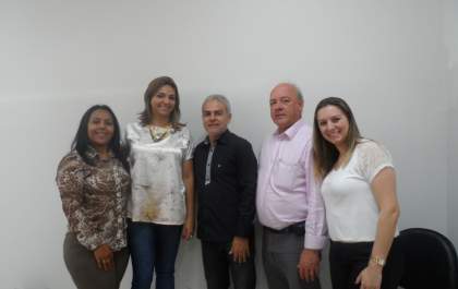 Jorginho dá posse a mais uma aprovada em concurso público