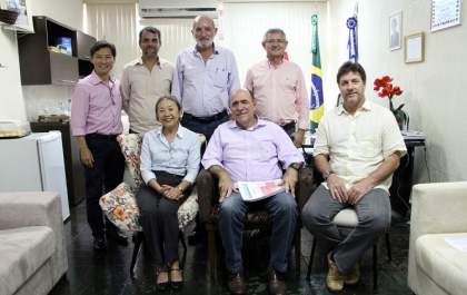 Tamiko recebe a visita do deputado estadual João Caramez