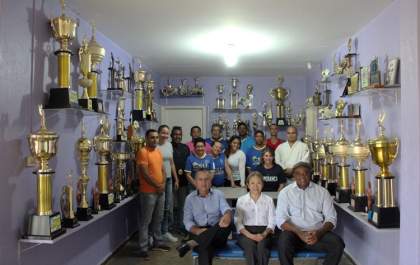 Tamiko conhece nova galeria de troféus das conquistas do esporte andradinense