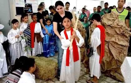 Alunos da APAE de Andradina celebram a Páscoa em apresentação no Fórum