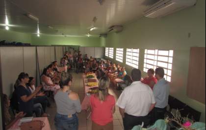 Prefeita Fátima Nascimento entrega Kit Bebê para 16 gestantes