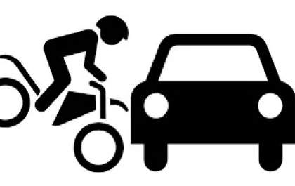 Pai e filho sofrem acidente de moto, ficam feridos e são levados para o hospital em Andradina