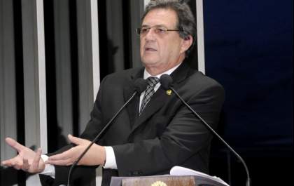 PSB abre negociação com PMDB para construir palanque para Campos