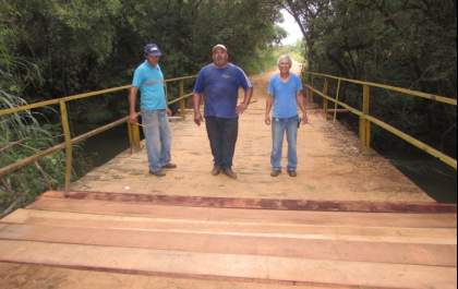 Prefeitura conserta ponte que cedeu na Cafeeira em tempo recorde
