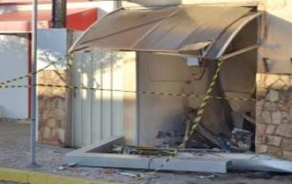 Bandidos explodem caixa do Banco do Brasil de Aracanguá