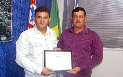 Vereador Silas homenageia SINTRAF por ação a pequenos produtores rurais