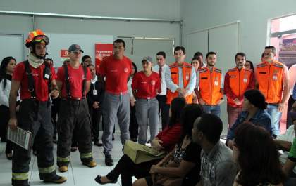 Defesa Civil realiza simulação de incêndio na unidade do Poupatempo