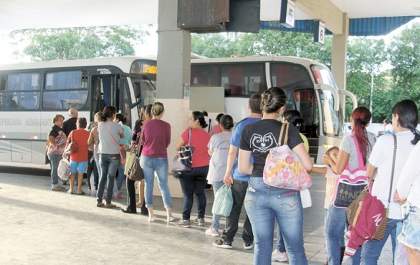 Empresa de ônibus utiliza rota alternativa por conta da interdição da SP-294