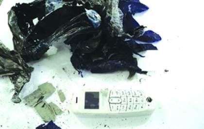 Agentes encontram celulares em revista a visitantes nas penitenciárias de Lavínia