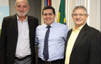 Vereadores de Andradina se informam sobre andamento dos trabalhos de regularização fundiária urbana no município
