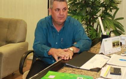 Prefeito reduz em 30% o valor de diárias de servidores e economia já é de R$ 200 mil