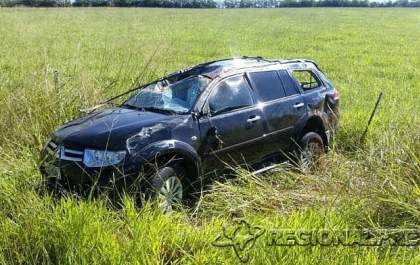 Casal fica ferido em capotamento de caminhonete em Araçatuba