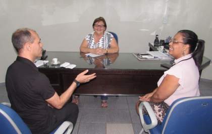 Prefeita reúne padre e pastora para concretizar Culto Ecumênico