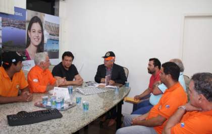 Encontro de carros antigos fecha programação do aniversário da cidade