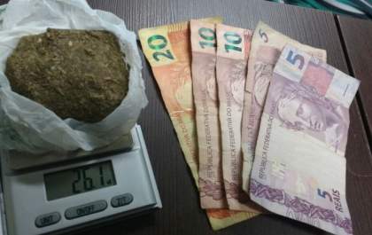 Adolescente é apreendido em Andradina pela polícia com droga no congelador de casa