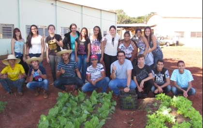 Jovens agricultores comercializam a própria produção na Feirinha