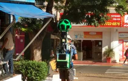 Google capta novas imagens em Andradina e agente do Street View é visto à pé