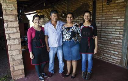 San Murai: Integração com o campo e cozinha de personalidade