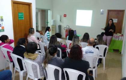 Grupo Amor Pleno da Unimed Andradina participa de palestra sobre parto