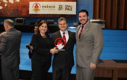 Pastor Fabiano Loureiro é homenageado pelo deputado Eduardo Rocha