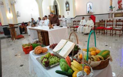 Missa dos 80 anos de Andradina teve oferta de produtos agrícolas