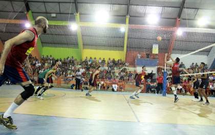 Vôlei de Andradina lota ginásio de esporte; jogos começam hoje às 17h