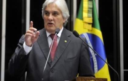 Delcídio lamenta que o PT tenha baixa 'renovação' de seus quadros