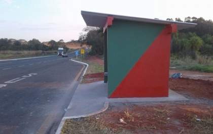 Prefeita finaliza construção do ponto de ônibus para Três Lagoas