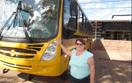 Prefeita Fátima reforça frota escolar com mais dois ônibus