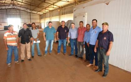 Incra e Prefeitura vão instalar no barracão unidade de processamento de alimentos