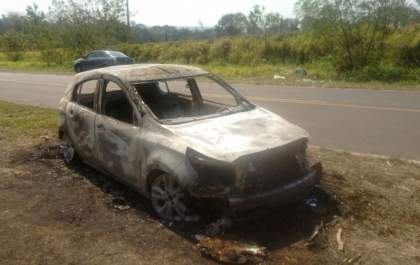 Polícia investiga caso de carro encontrado destruído por fogo em vicinal de Dracena