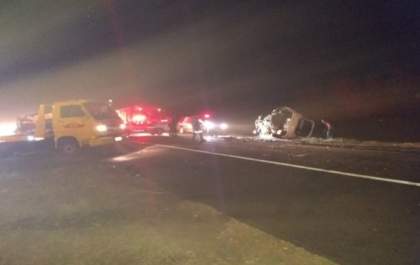 Médica morre em acidente envolvendo carro e van