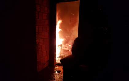 Casa de segurança pega fogo em Castilho