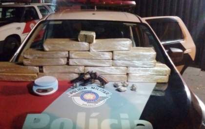 Em Mirandópolis, PM apreende 23,5 kg de maconha, arma e acessórios do tráfico