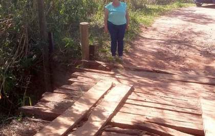 Prefeita visita ponte da Pendengo e determina reparos urgentes