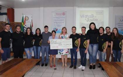 Rotaract entrega doação de R$ 10 mil à Camenor