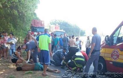 Motorista com suspeita de embriaguez capota carro com 3 menores