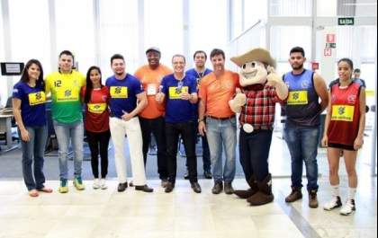 Secretário entrega medalhas referentes aos 61º Jogos Regionais em Andradina