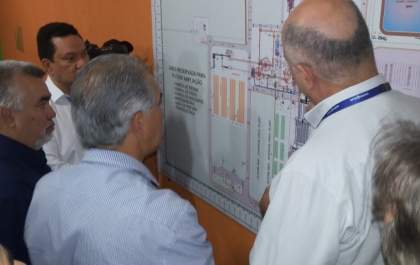 Governador visita instalações da fábrica de MDF em construção em Água Clara