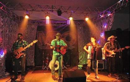 Show gratuito com a Banda MDO acontece hoje no recinto de rodeio