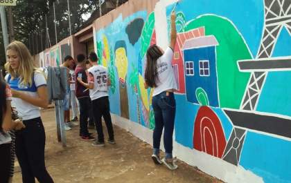 Alunos transformam escolas estaduais de Andradina em galerias de arte a céu aberto