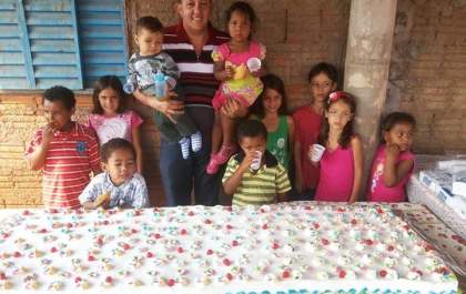 Gil do Jupiá faz festa para crianças do bairro Carandá
