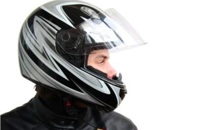 A partir de hoje está proibido o uso de capacete até para abastecer motos em postos de combustíveis de MS