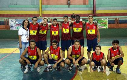Emocionante, basquete é opção de escolinha em Andradina