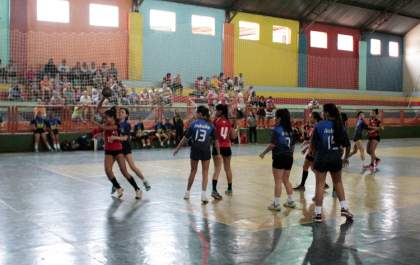 Times de handebol disputam campeonatos e modalidade cresce em Andradina