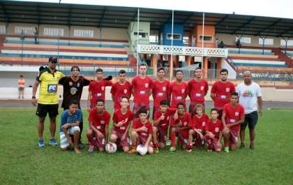Escolinhas de futebol do Governo de Andradina realizam amistoso no estádio