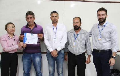 Tamiko realiza entrega de certificados do curso de pintura
