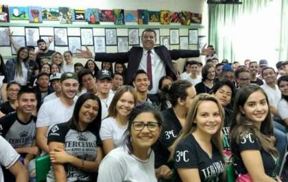 Escola “Álvaro Guião” realizou Semana das Profissões
